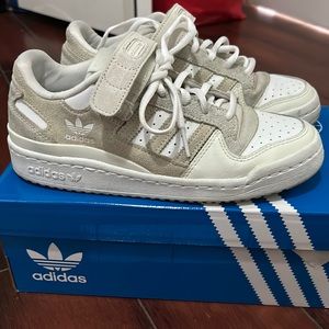 Adidas low forum shoes